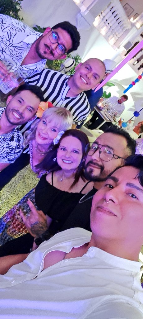 d6vocal's tweet photo. ¡Feliz Año nuevo! https://t.co/O2u0WVq9Qr