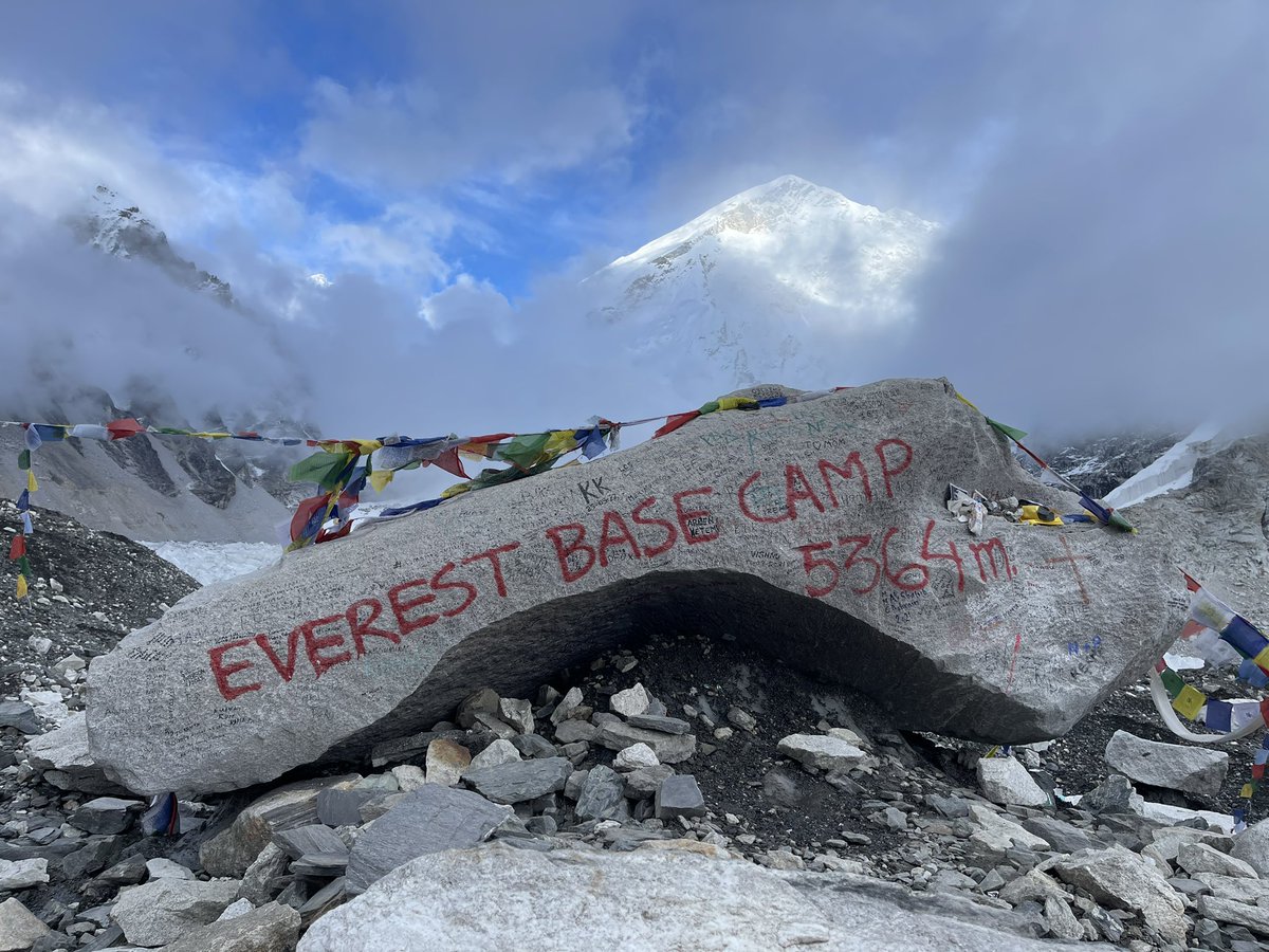 vanewb29's tweet photo. @garyvee @veefriends Happy new year! Here is a little token of my appreciation from Everest (Kalapathar and base camp) to your creation. We were the 1st Metaverse community up there 😊 See you at VeeCon https://t.co/6OZGQphxEg
