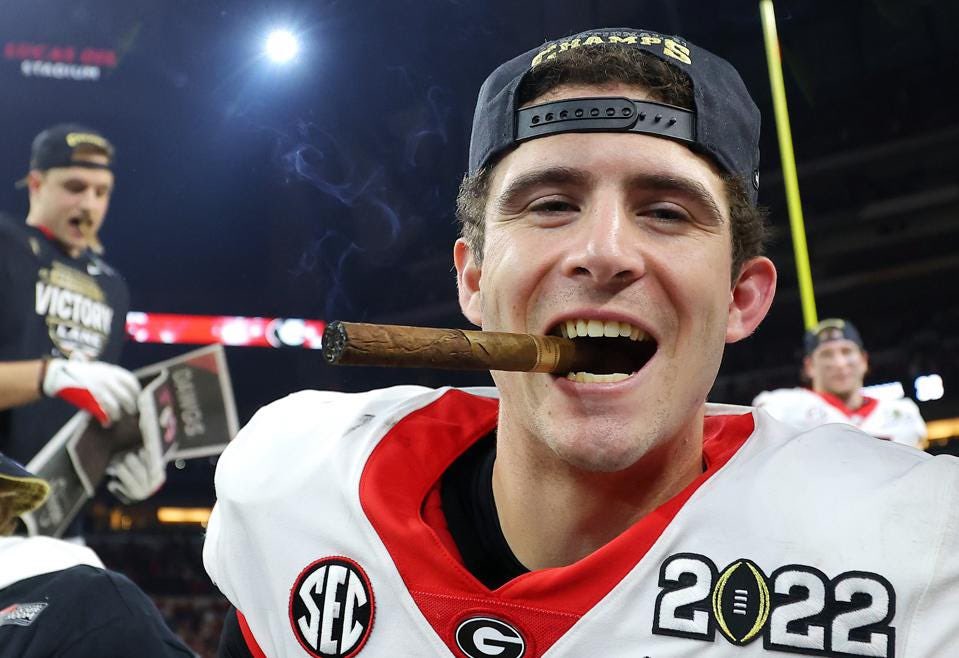 RookieWatxh's tweet photo. Only QB’s to lead their teams’ to consecutive CFP National Championships:

• Deshaun Watson (2016, 2017)
• Trevor Lawrence (2019, 2020)
• Stetson Bennett (2022, 2023)

The Georgia Bulldogs QB is in good company 👀 https://t.co/3eJBJSVkKD