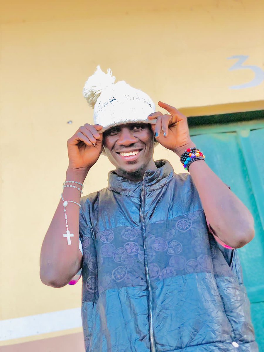 benjaminjunr's tweet image. Smiling 😸 in the new year 🎊😂