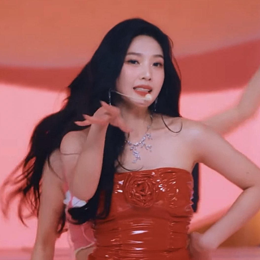 galleryforjoy's tweet photo. unreal.. #조이 
https://t.co/HWMxsjGU34