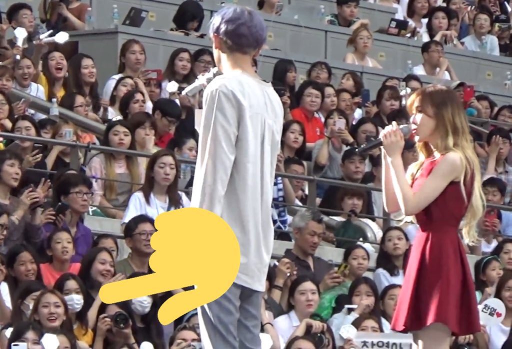 bearjoll's tweet photo. แล้วใครจะไปคิด น้องหนาวที่นั่งดูพี่ชานยอลในคอน sm ตอนเป็นเด็กฝึกวันนี้ได้มายืนร้อง yours คู่กับพี่เขาอะ ใดๆคือพี่ชานยอลกับน้องหนาวน่ารักมากก คอนคราวก่อนร้องแต่ไม่มีพี่ชาน รอบนี้ได้ร้องคู่กันสักที yours ที่ดือออ 😭🥺 #SMCU_PALACE #SMTOWN2023 https://t.co/udbsmc5PqC
