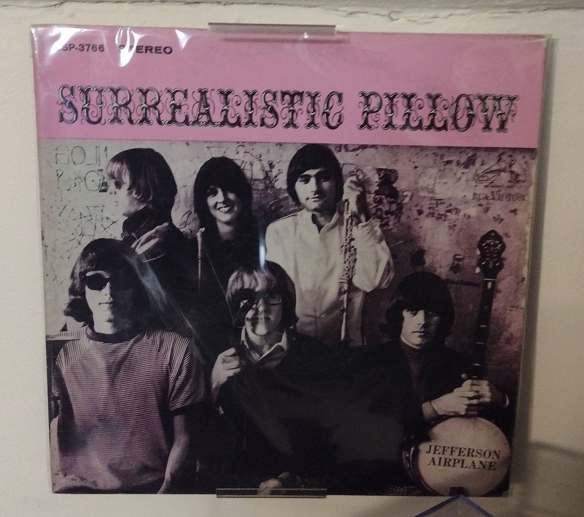 TwittyStreams's tweet photo. Finally was able to put up my new Led Zeppelin clock and my wall mount for my display copy of Surrealistic Pillow! My two all time favorite bands! My turntable area is coming along nicely #TwittyStreams #vinyladdict https://t.co/nuh6RWAjlJ