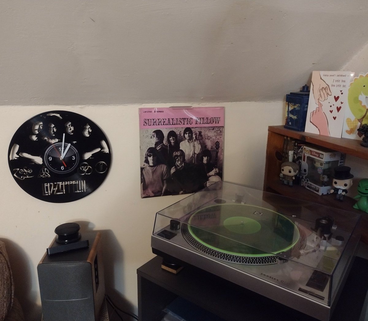 TwittyStreams's tweet photo. Finally was able to put up my new Led Zeppelin clock and my wall mount for my display copy of Surrealistic Pillow! My two all time favorite bands! My turntable area is coming along nicely #TwittyStreams #vinyladdict https://t.co/nuh6RWAjlJ