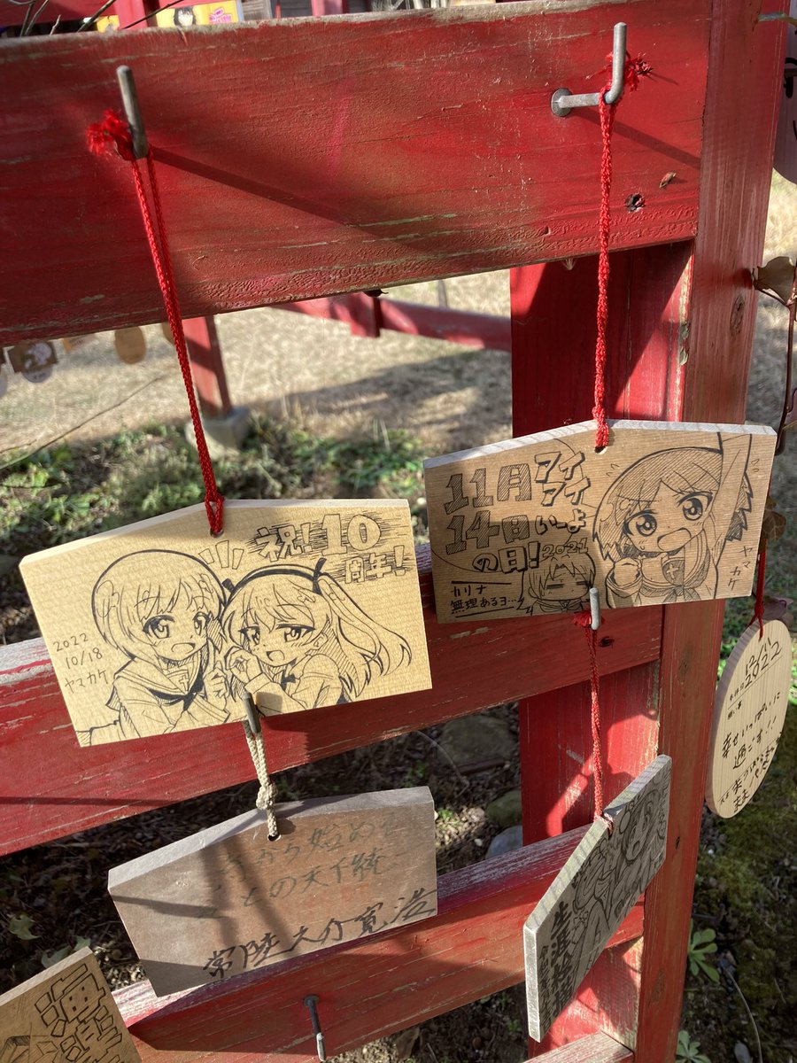 「その場で描くのが難しかったのでワタシは家で描いてます〜。 問題はいつ納めに行ける」|なべゆ@C102(土)東34a🧊のイラスト