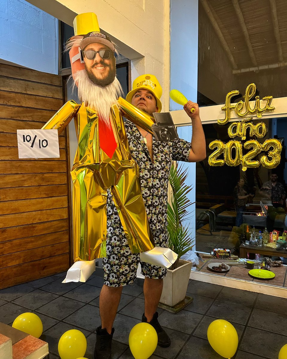 FrandaPeru's tweet photo. Si tu hermano te cancela los planes de año nuevo, lo haces piñata @elcholomena https://t.co/7D293AHLqj