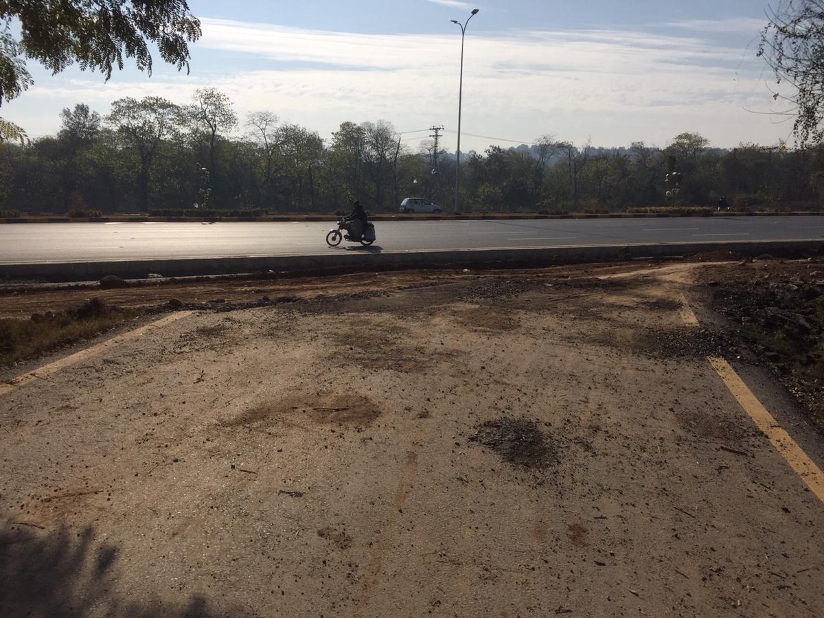 kaamran's tweet photo. Srinagar HW G-7 exit. Why it had to be removed? While such exits exist for G-9, G-8 &amp; G-6, this one was disconnected from the Srinagar HW. It was such a relief for the people of G-7. Now it's 4km extra to get on the highway. Bring it back please.
@CDAthecapital @CaptainUsman https://t.co/zMtF7OhUl4