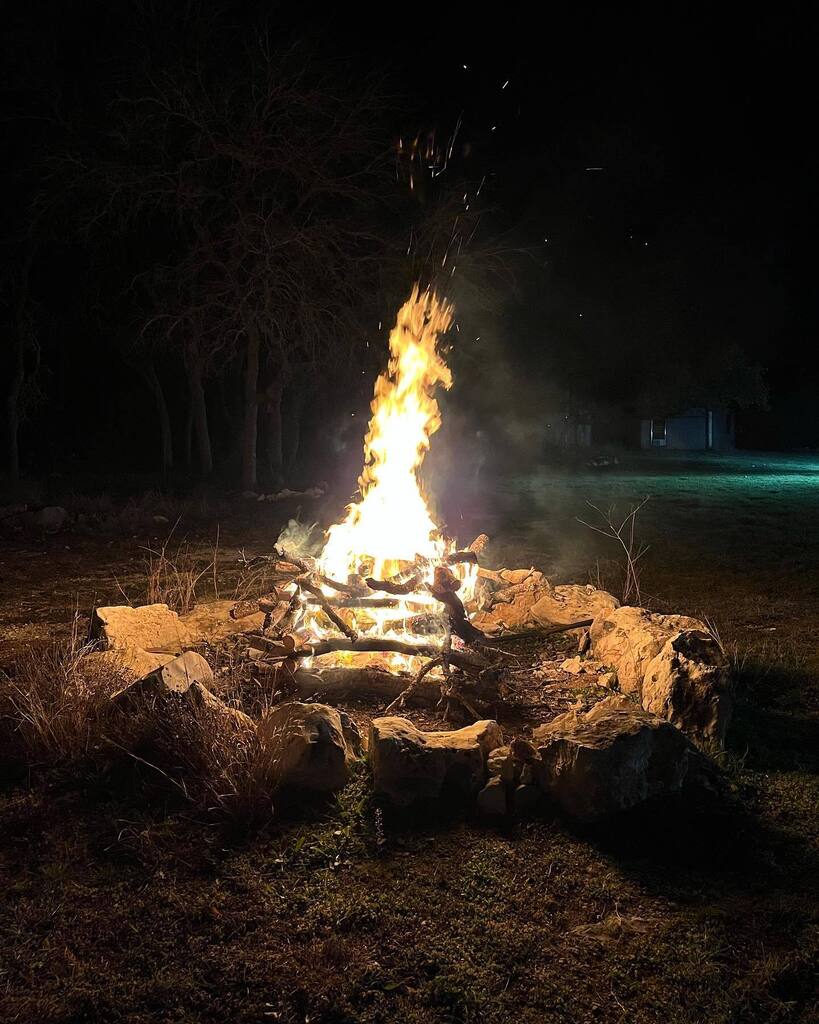 Traditional bonfire and bubbly on #lowdogranch #texashillcountry #happynewyear instagr.am/p/Cm3IQGVNYtj/