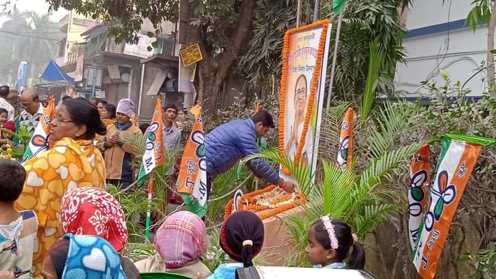 sardarnuralma's tweet photo. মমতা বন্দ্যোপাধ্যায়ের বলিষ্ঠ নেতৃত্বে @AITCofficial-এর 25তম প্রতিষ্ঠা দি���স পালন করছে। সকল তৃণমূল কর্মী, সমর্থক, শুভানুধ্যায়ীদের আন্তরিক শুভেচ্ছা ও অভিনন্দন।
@mohan_c_naskar
@abhishekaitc
@AITCofficial
#25YearsofAITC https://t.co/3lRdskOz8C
