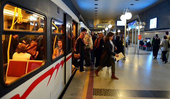 Merdivenlerden koşarak inerken "dikkat kapılar kapanacaktır" cümlesini duymadığınız bir yıl dileriz ❤