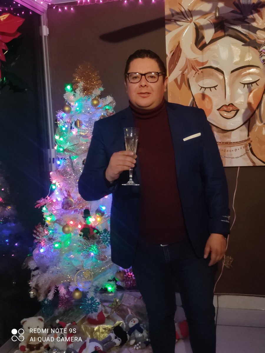 yovan_parra's tweet photo. Feliz Año Nuevo a todos mis amigos, familia y contactos 🥳🎉🎊 https://t.co/3EJ3hBm7j6