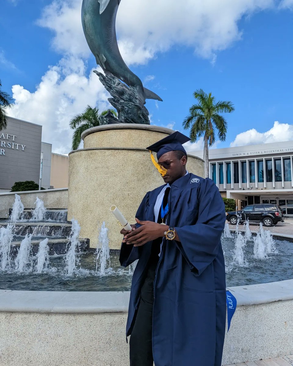 kingsummerbody's tweet photo. @WeSoUnderRated I went from a middle drop out. To having my bachelor's college degree in Marketing from Nova Southeastern University. https://t.co/9BzMXp6jjx