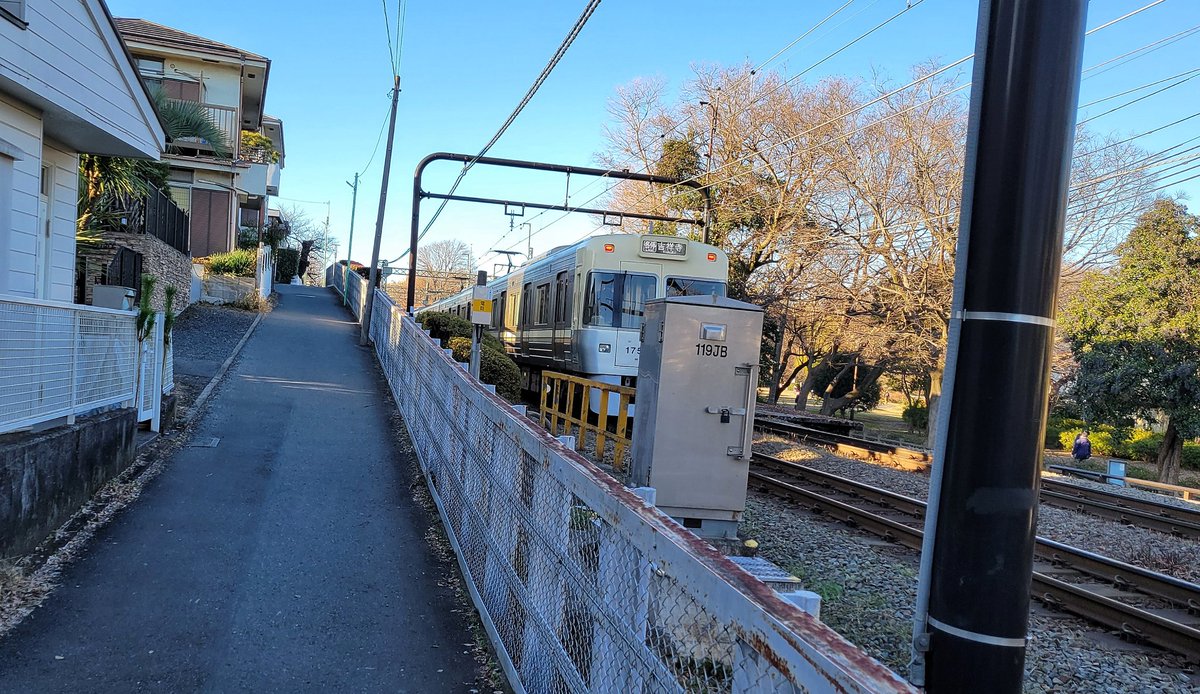 「2023年初のウォーキング。どこへ行こうかと井の頭公園をのんびり歩いてたら ここ」|宮尾岳のイラスト