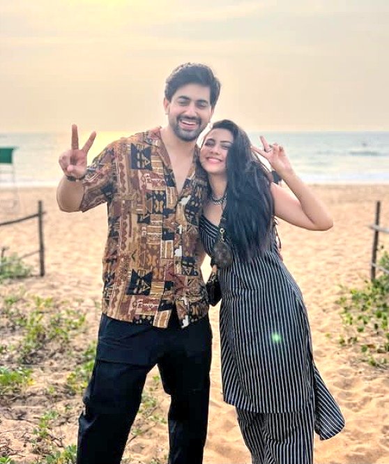 FanaaOfficial's tweet photo. Happy New Year Fanaa Fam!!! 🥳🥳

Wishing you all a happy, healthy and prosperous new year ahead!! ❤

#ZainImam #AgastyaRaichand #ReemShaikh #Paakhi #Aakhi #ZaiReem #Fanaa #FanaaIshqMeinMarjawan #HappyNewYear #Welcome2023 https://t.co/yxeD9vpUbw