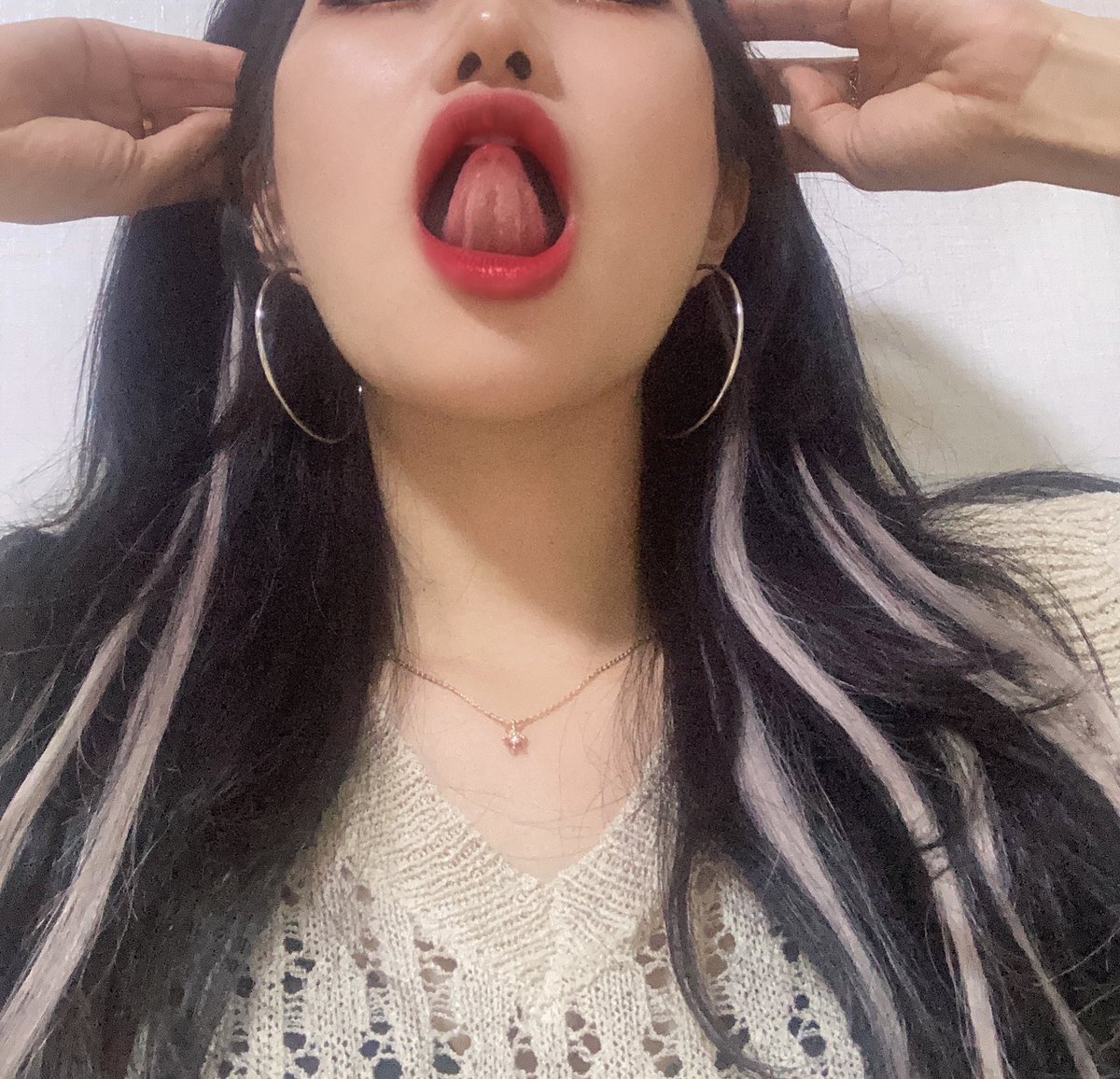 새해 복 많이 받으세요 ❤️
2023년에도 더 더 행복합시다!
.
.
#섹트 #트린이 #맘눌뎀 #타투 #소통해요