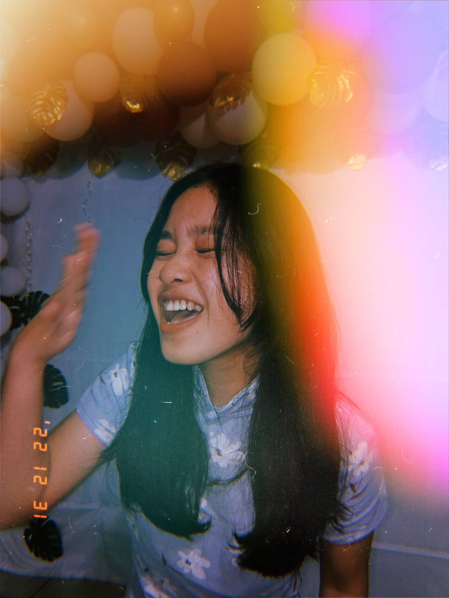 alabyuja's tweet photo. happy new year!🎉💛 https://t.co/RxQiB904mu