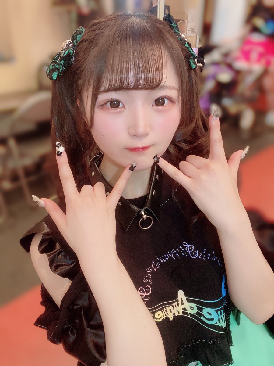 2023年明けましてありがとうございます🎉🎍🎍 去年はお世話になりました🥺🥹 
卒業の多い年でしたけど、今年はまた皆と会えて、頑張って行ける年にして行きたいと思っていますので、今年も宜しくお願いします🎍🐰🎍m(._.)m