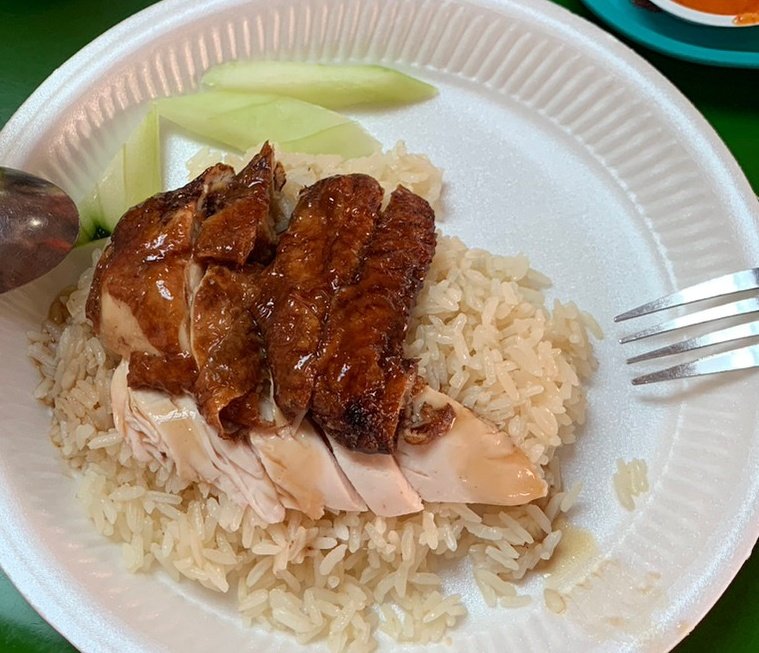 smalltalkinJP's tweet photo. @kaffetranerd Maxwell MarketのTian Tian Chicken Rice食べました！とっても美味しかったです✨おすすめありがとうございました～ https://t.co/OpItng8RrR