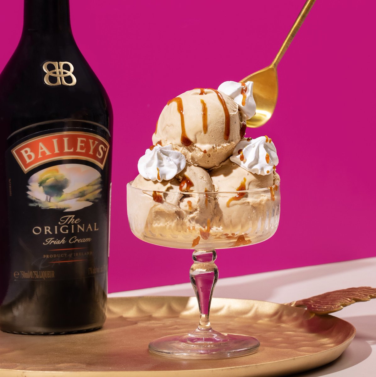 FrozenFunGelato's tweet photo. Start 2023 on a high, with our electrifying Bailey's Gelato! 🤩🎉

Crafted by our chef Davide Pasarella, this flavour's a mocha café mixed with whiskey cream and a hint of Irish Liqueur, topped with meringue. 🥂🍨

#HappyNewYear #NewYear2023 #NewYear
#FrozenFunGelato #Bailey https://t.co/uKA81n9rOR