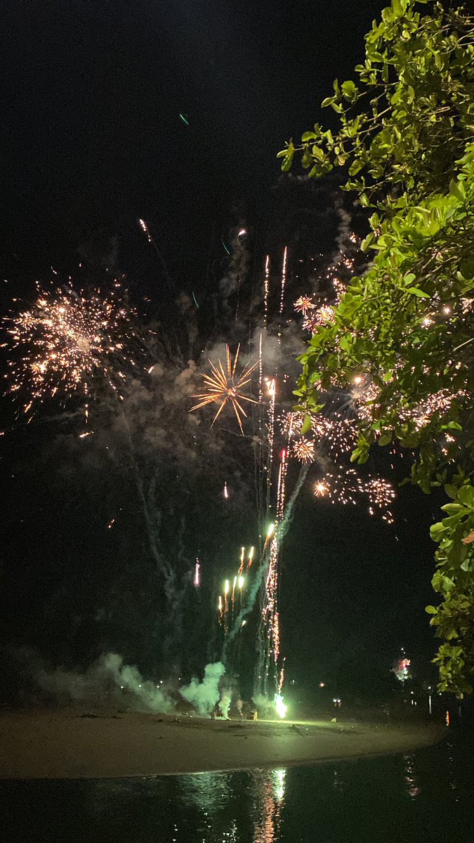 Dan Shapiro on Twitter "Happy New Year from Quepos, Costa Rica! Wishing everyone a happy and