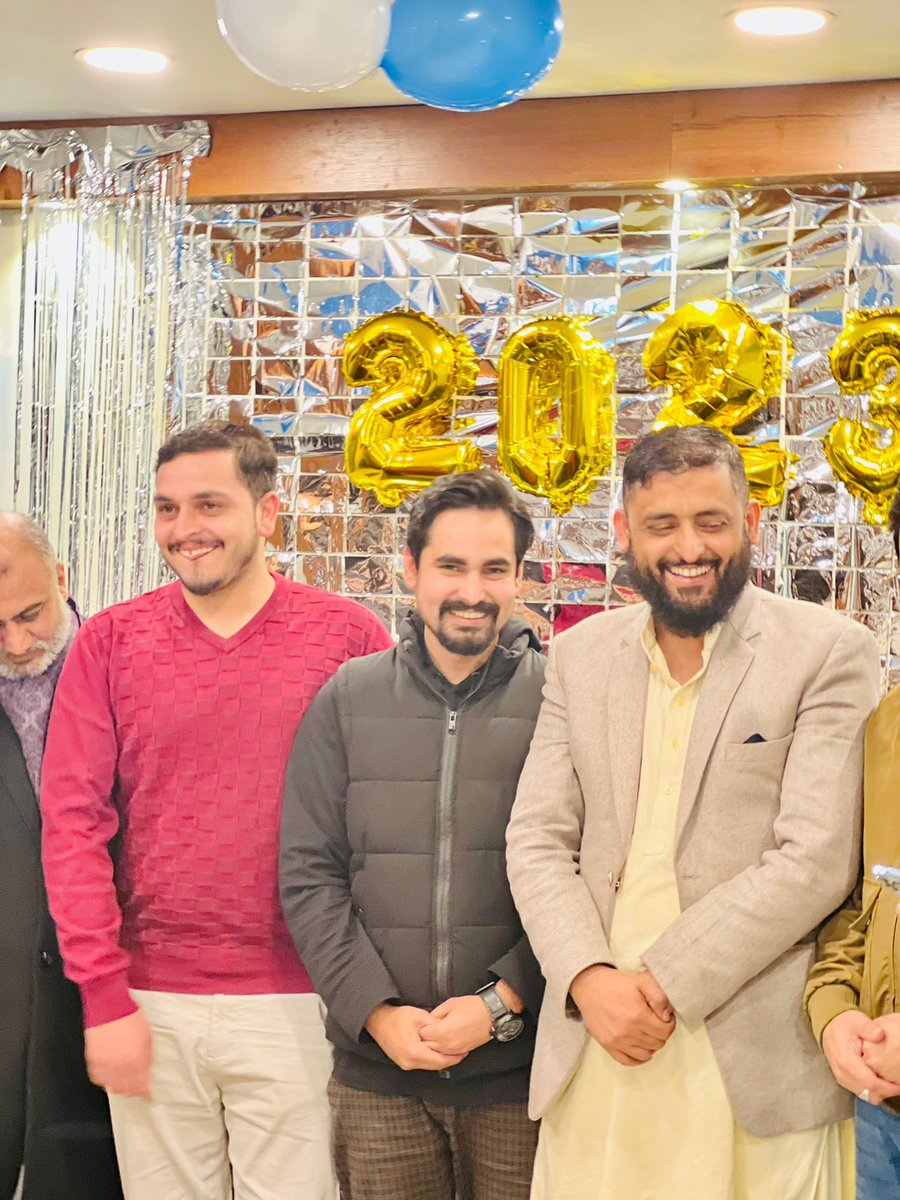 rashidkashmir97's tweet image. To create new memories at the year end and celebrate the dawn of 2023, Versatile Marketing organized cake-cutting ceremony at its office.
#VersatileMarketing #RealEstateMarketingCompany #moveonup #newyearcelebration2023 #cakecutting #officecelebration