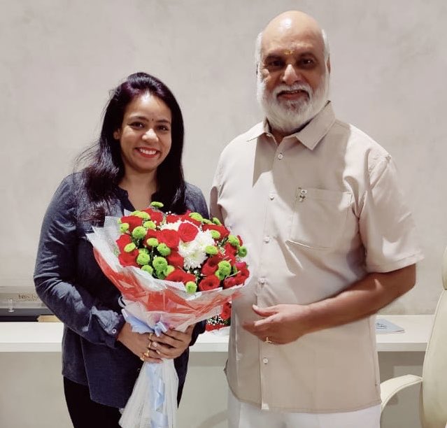 What a Start.. !
Very Happy to get blessings from Legendary Director Raghavendra Rao garu on this New Year. 
Launched My New Song "Telisinda Telisinda" 
youtu.be/npm9ZdemsRw