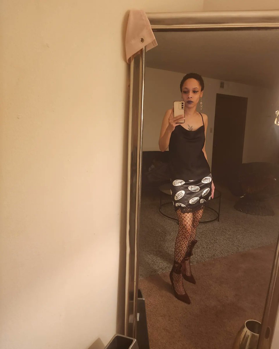 changedsoul6's tweet photo. It's been a tough couple of years for me. I'm hoping to have better health in 2023. Mentally, emotionally, physically and spiritually. 🥂🖤 https://t.co/vHbvl22ckE