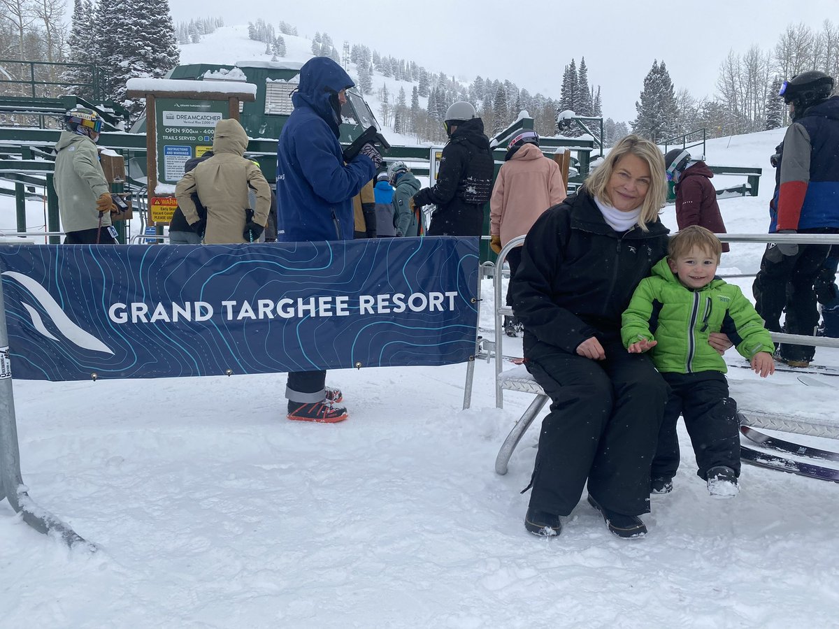 SenLummis's tweet photo. Hangin’ with Grandson Al at Targhee.  Happy New Year, Wyoming! https://t.co/pr9c1eQ9Th