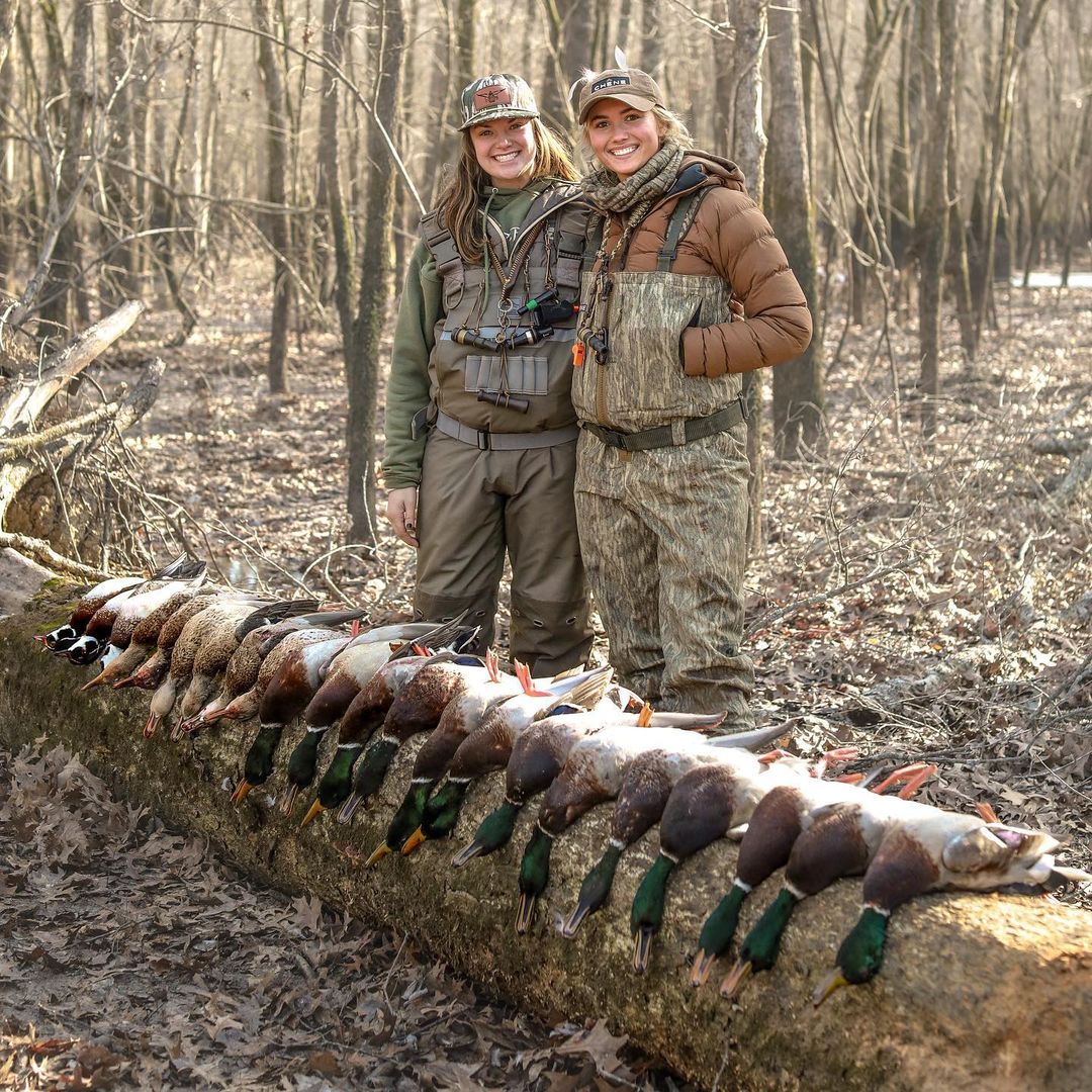 Huntinglover559's tweet photo. It's always fun to play winning hand..
#betterlnbottomland #outdoorswoman #howdoyouhunt https://t.co/i2AwaM2ypH