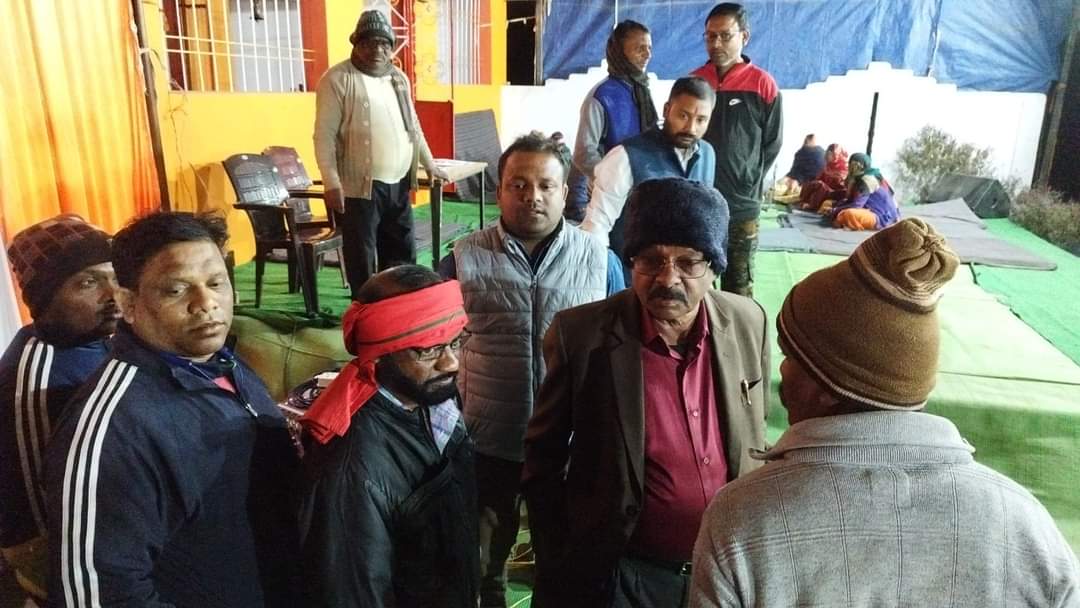 AnchalKishore's tweet photo. कल शाम दक्षिणाभिमुख श्री हनुमान मंदिर, बिशुनपुर में माननीय महोदय जी एवं सौभाग्यवती जी ने उपस्थित जनसमुदाय से जिला पंचायत क्षेत्र क्रमांक 6 की भाजपा समर्थित प्रत्याशी श्रीमती वंदना विजय राजवाड़े जी के लिए फावड़ा-बेलचा छाप में मतदान करने के लिए अपील किया। https://t.co/1ReKpIQU8e