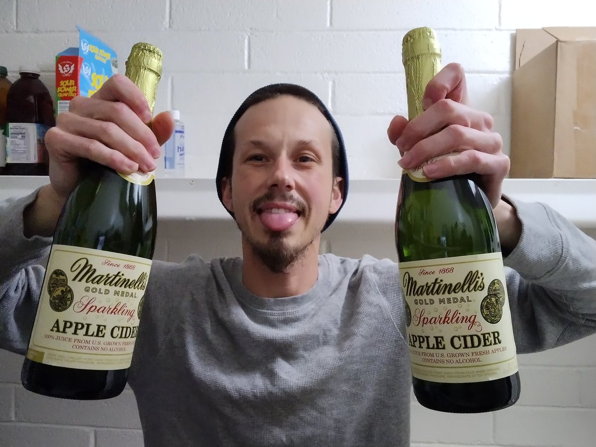 KrazieIts's tweet image. Happy New Years!!! 🥳🥂 
#HappyNewYears #2023 #HereItIs