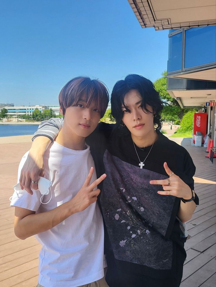 feliz año nuevo mi bebecito, capcut no te puso en el fokin video pero aun así te subo algo pq estoy tan agradecida de tenerte a mi lado, eres una de las mejores cosas que me pudo pasar, nunca me dejes o me mato, te amo tantísimoooo ❤️‍🩹😞