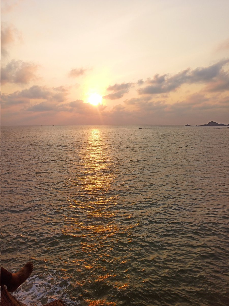 Dhanabalpds's tweet photo. Happy New Year 2023 🎉
#Gokarna https://t.co/QiAwZ7AlW6