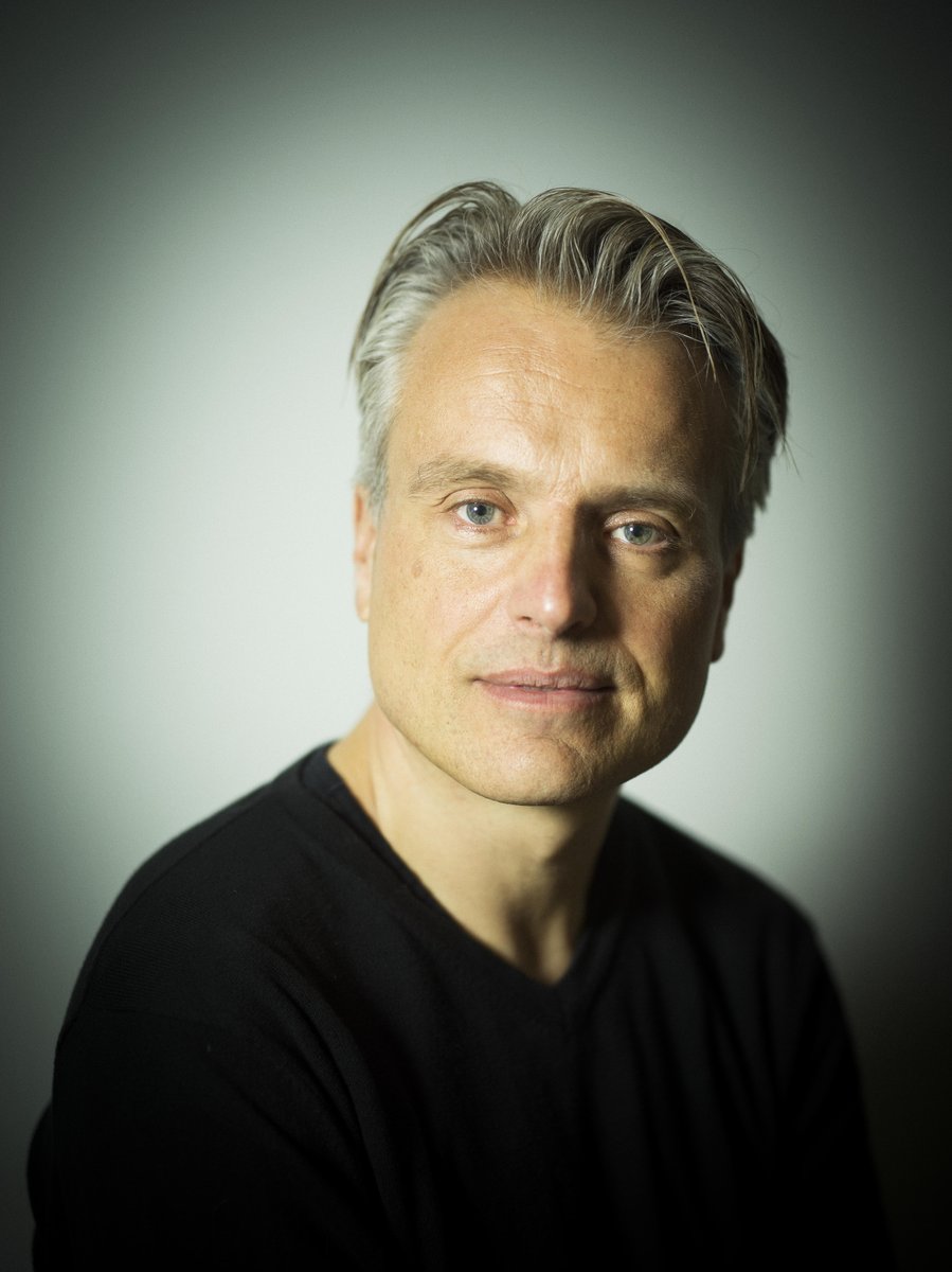 vpro's tweet photo. Zometeen op @nporadio1 is schrijver en antropoloog Joris Luyendijk te gast bij programmamaker en presentator Andrew Makkinga in 'het #Marathoninterview'. Luister het gesprek van 14.00 uur tot 17.00 uur. https://t.co/KV5sGXV32h