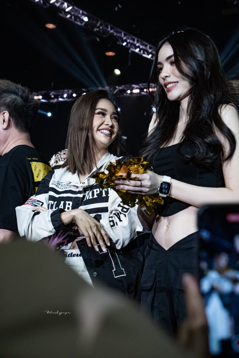 blueskypicpic's tweet photo. ปีใหม่กับศิลปินคนโปรด 🤍🐶🐰
@EWaraha @itscharlotty
GOOD YEAR GOOD DAY
#CountdownWithENGFA
#อิงฟ้ามหาชน #EngfaWaraha
#ชาล็อตออสติน #CharlotteAustin
#อิงล็อต https://t.co/OgE1mhJAz0