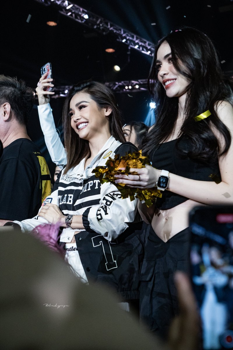blueskypicpic's tweet photo. ปีใหม่กับศิลปินคนโปรด 🤍🐶🐰
@EWaraha @itscharlotty
GOOD YEAR GOOD DAY
#CountdownWithENGFA
#อิงฟ้ามหาชน #EngfaWaraha
#ชาล็อตออสติน #CharlotteAustin
#อิงล็อต https://t.co/OgE1mhJAz0