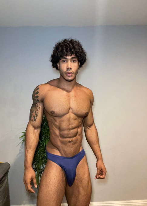 Happy 2023🥳! My resolution is to be more active this year (If y&rsquo;all stop LEAKING MY ISH🤬👊🏽lol) https://t<a href="/tag/eiffeltower"class="tags"><span>#eiffeltower</span></a><a href="/tag/anaconda"class="tags"><span>#anaconda</span></a>