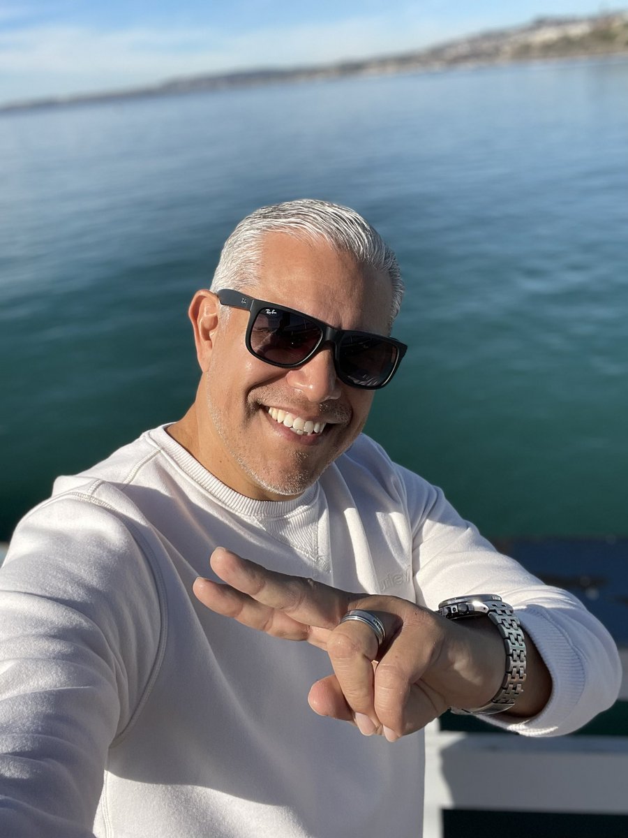 SoldByRamiro's tweet photo. Peace out 2022! #realtorlife #theagencyre #theagency https://t.co/6l6vBA7Yu1