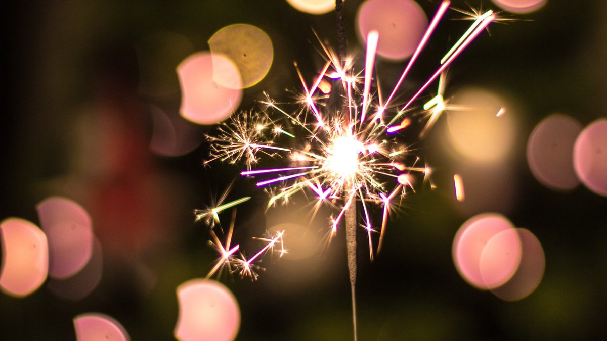 Het is #nieuwjaarsdag! 🥂 Heb je een fijne #jaarwisseling gehad? Ook dit jaar zetten we weer alles in om een stapje dichter bij een #circulaire, #inclusieve en #armoedevrije #economie te komen. Op naar nog een #impactvol 2023!
