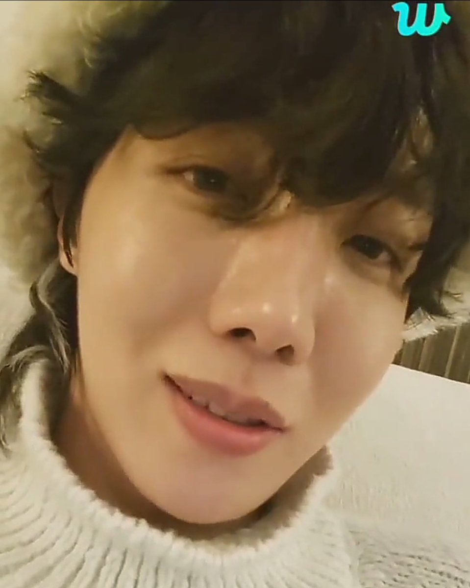 kiss_seven7's tweet photo. — #JHOPE hablando sobre #JIN en su Live 💕

🐿 : Jin me llamó ayer, justo antes de irme a dormir
🐹: J-Hope~
🐿: Hyung ~ ¿Cómo has estado?
🐹: ¿Por qué no contestas mi llamada?
🐿️: No reconocí este número. ¿Cómo puedo saber de quién este número de teléfono?
🐹: J-Hope~ [+] https://t.co/hSvl9IHQkp