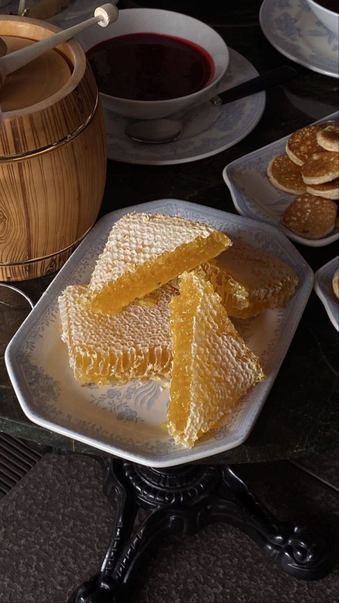 Доброго ранку, дівчата і хлопці!🌾🫂💛
Я поздравляю всех с новым годом! Пусть он станет для вас счастливее и уютнее, пусть близкие люди всегда будут рядом!
Я с доченькой уверен, что этот год будет лучше! Ведь главное верить, а остальное само придёт!
З Новим роком!