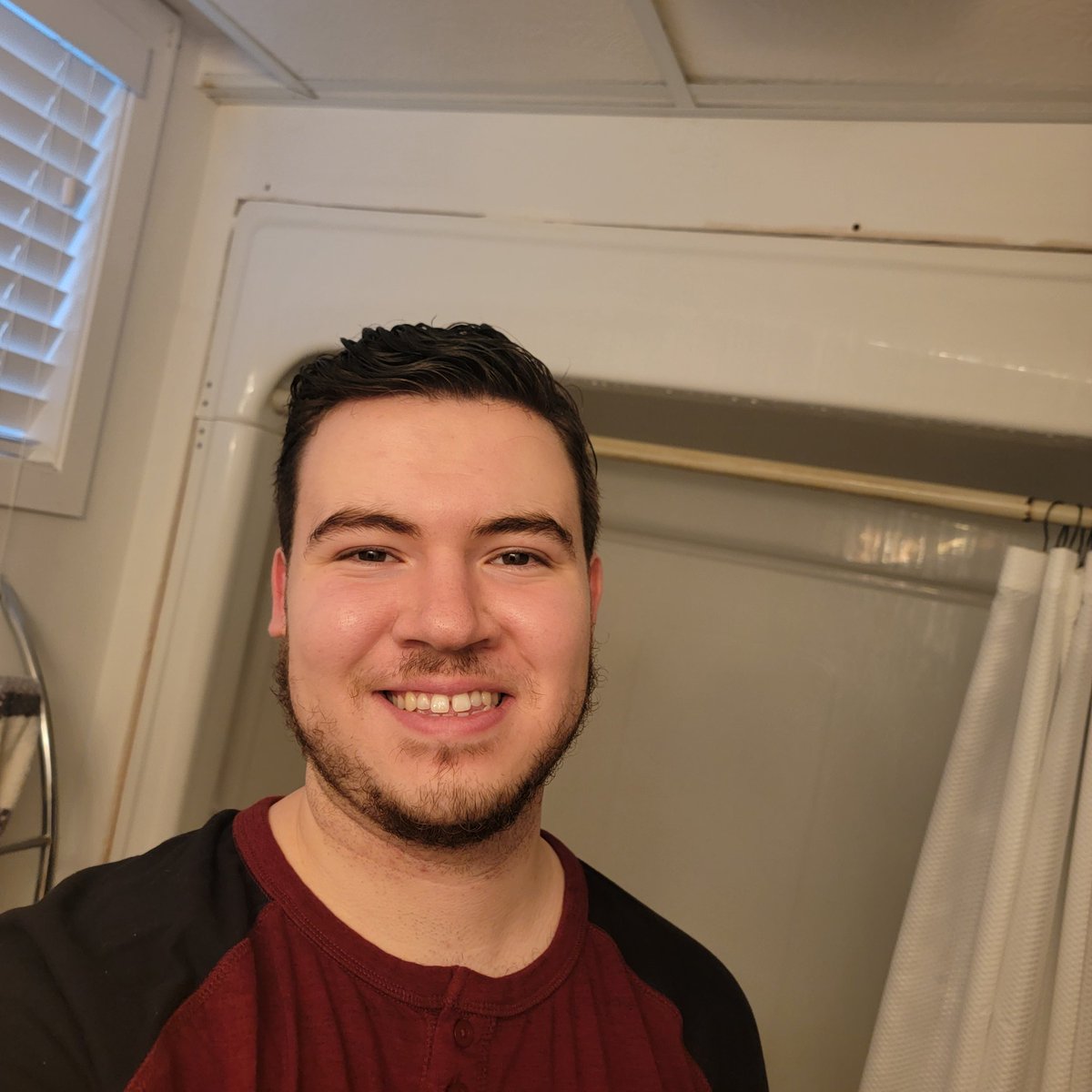 bren_not_bran's tweet photo. Happy new year everyone! Here's my face because its just been too long, from earlier tonight because you don't want to see my face now https://t.co/1nTVDgEz0M