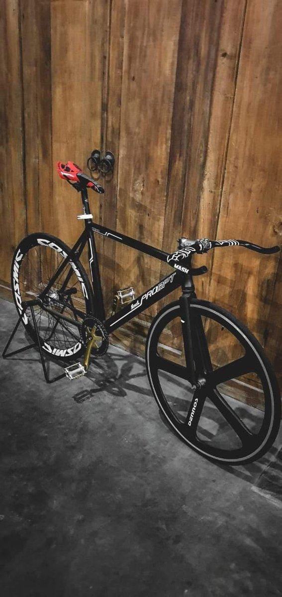 #fnfjb
Handle bar: cinelli mash
Stem: cinelli
Seat post: cinelli
Frame: Prompt
wheel front: Dennos 5 spoke
Whel back: decals
Yg lain bisa di cek langsung
4,2 nego / WA only 089619203039
Semarang