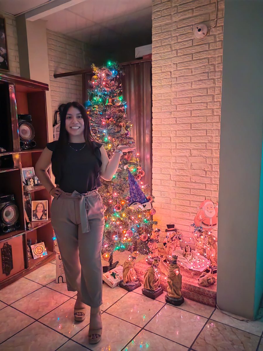 MFPGSV's tweet photo. Un año más a lado de la mujer más hermosa del planeta 💖💖 https://t.co/St0leDHJBa