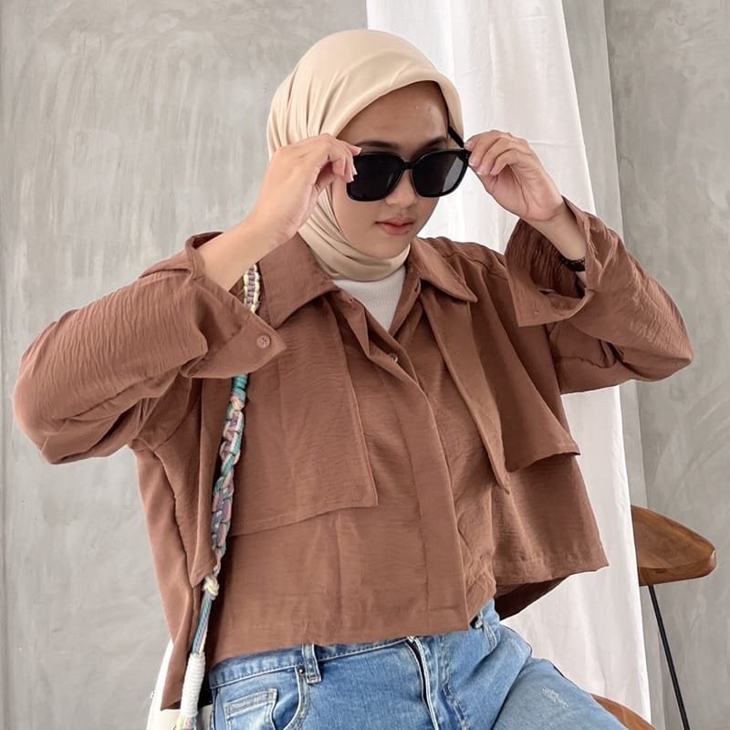 Ssugarcombs_'s tweet photo. 🥨 Naomi Blouse Crop 🥨

⭐ 5
🔗 https://t.co/lwrZkgH7FU

Happy New Year 2023 up to style 
#shopeeaffiliate #shopeehaul #ootdStyle #ootdhijab #OOTD #racunshopee #racunbelanja https://t.co/g4EAjhhByZ
