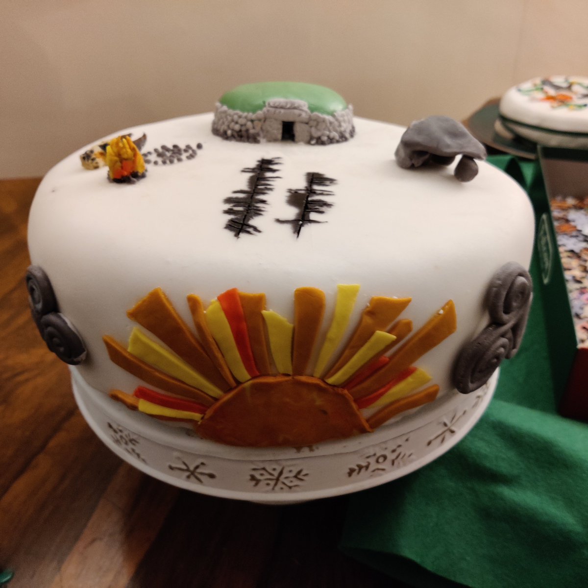 Following a visit to Newgrange on 23rd of December, Sharon, Deirdre, Sophie and Laoise were inspired to decorate their Christmas cake with a Newgrange solstice theme. We think it's fantastic.... and thanks for sharing the photo girls! #ChristmasCake #newgrange #WinterSolstice