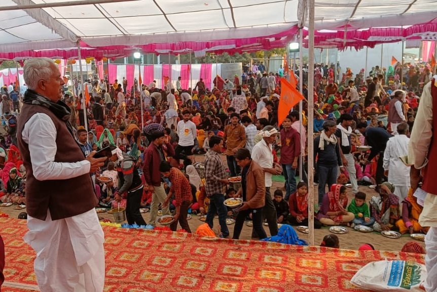 plmeenaINC's tweet photo. आज जमात (लालसोट) में लकड़ी चि���ाई व्यवसाय संघ द्वारा आयोजित पोशबड़ा कार्यक्रम में मुख्य अतिथि के रूप में शिरकत की। https://t.co/pI08pF9Agh