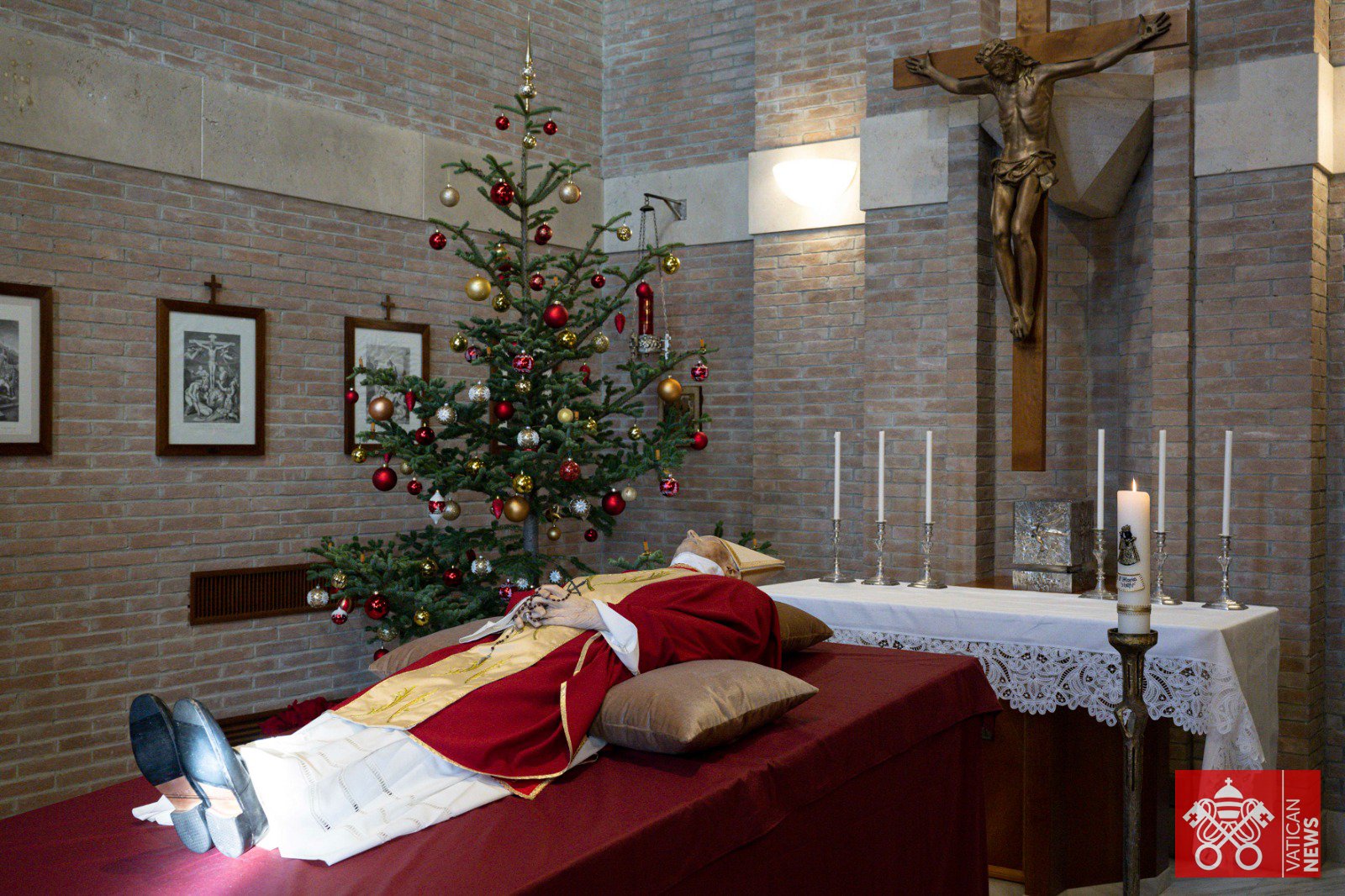 Capilla ardiente de Benedicto XVI