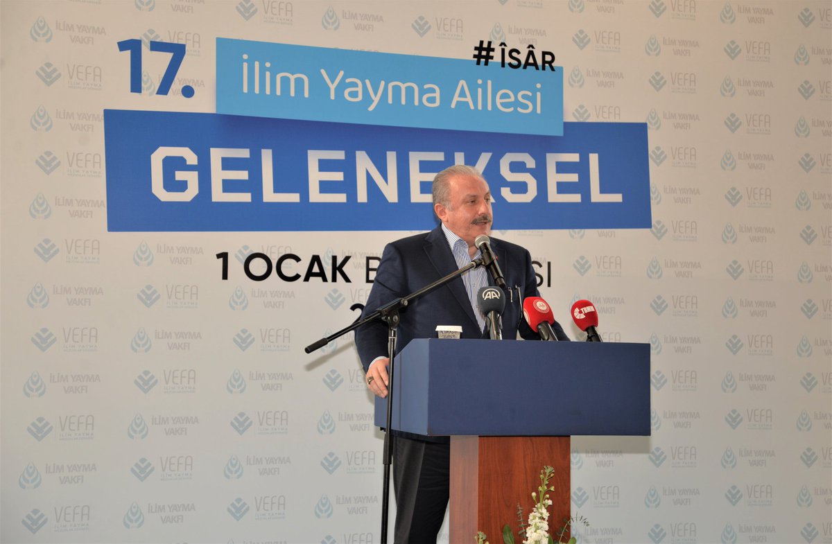 vefagrubu's tweet photo. 17. sini Düzenlediğimiz Geleneksel İlim Yayma Ailesi 1. Ocak Buluşmasına Katılım Gösteren Gönül Dostlarına Teşekkür Ederiz.
@MustafaSentop @fahrettinaltun @akbasogluemin https://t.co/GFUQvBk4c9
