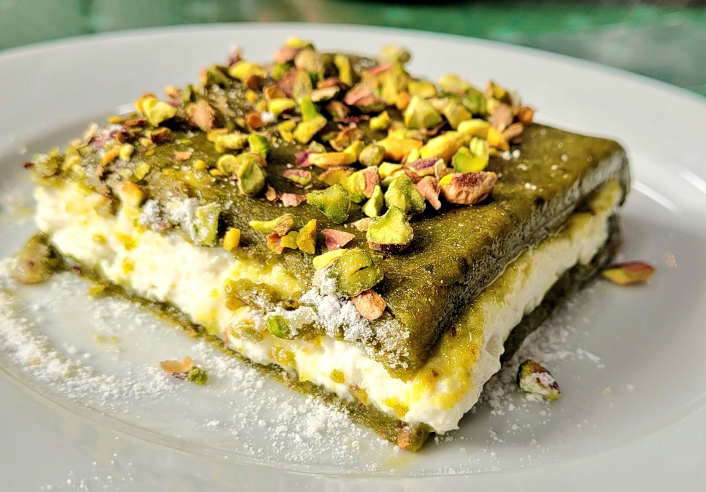 AbedHassoun's tweet photo. A sweet tweet to start the new year with 😋
#Tripoli's delights are the finest 😍
#HappNewYear everyone!
#طرابلس #لبنان
#Trablos #Loubnan https://t.co/fXuJM50MHA
